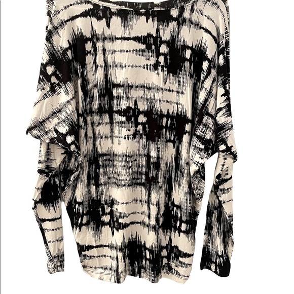 Gorgeous maternity long sleeve top - never worn - NWOT! Tart size L - Picture 2 of 3